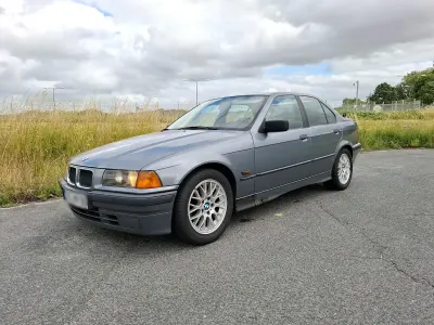 Gebraucht BMW 318 90 PS (66 kW) 1995 Silber Limousine