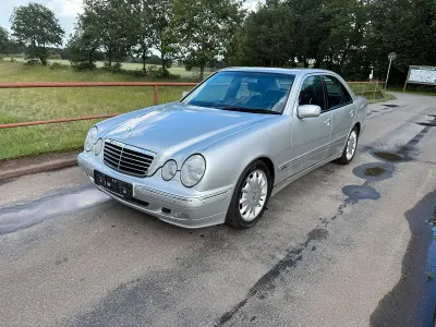 Gebraucht Mercedes E280 Avantgarde 204 PS (150 kW) 2000 Silber Limousine