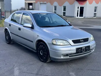 Gebraucht Opel Astra 116 PS (85 kW) 2000 Silber Limousine