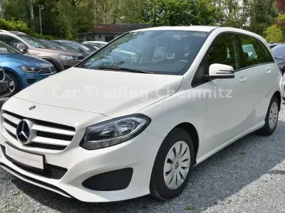 Gebraucht Mercedes B180 122 PS (89 kW) 2017 Calcitweiß Kleinwagen