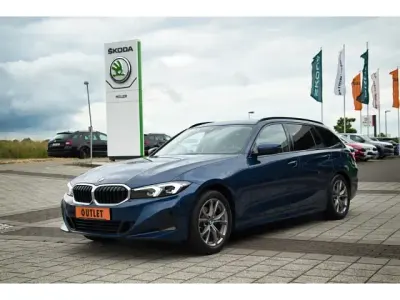 Gebraucht BMW 320 190 PS (139 kW) 2023 Phytonicblau metallic Kombi