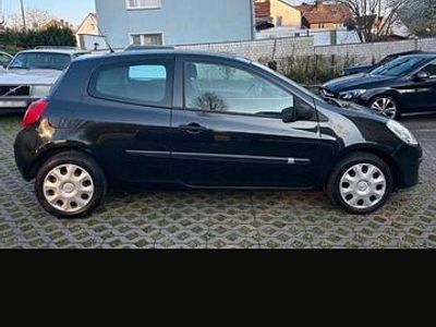 Second-hand Renault Clio II 75 CP (55 kW) 2007 Negru Hatchback