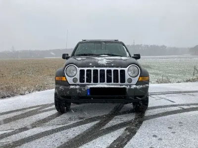 Gebraucht Jeep Cherokee Limited 163 PS (119 kW) 2006 Schwarz SUV