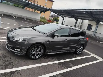 Gebraucht Ford Focus ST-Line 140 PS (102 kW) 2018 Grau Kombi