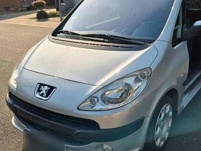 Gebraucht Peugeot 1007 88 PS (64 kW) 2006 Silber Van / Kleinbus