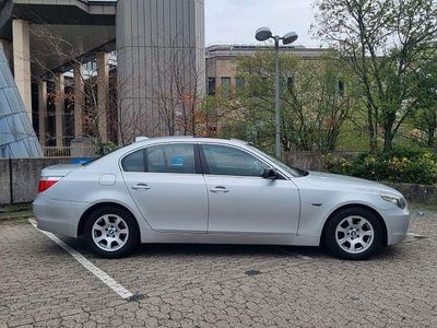 Second-hand BMW 520 170 CP (125 kW) 2005 Argintiu Berlinǎ