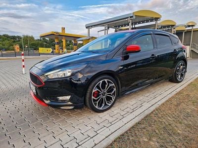 Schwarz Gebraucht 2017 Ford Focus ST-Line Kombi | 7.950 € (Fairer Preis)