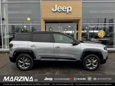 Neu Jeep Compass 145 PS (106 kW) 2026 Grau SUV