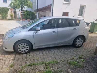 Gebraucht Toyota Verso 126 PS (92 kW) 2010 Grau Van / Kleinbus