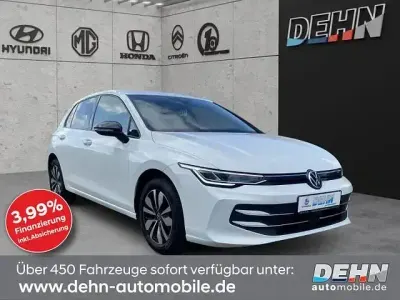 Używany VW Golf VIII Goal 150 KM (110 kW) 2025 Biały Sedan/Limuzyna