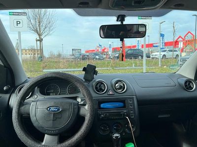 Gebraucht Ford Fiesta 70 PS (51 kW) 2005 Silber Kleinwagen