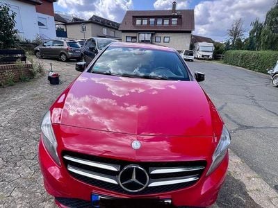 Gebraucht Mercedes A180 Urban 122 PS (89 kW) 2013 Rot Limousine