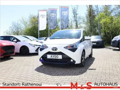 Begagnad Toyota Aygo Connect Style 72 HK (52 kW) 2018 Vit Halvkombi