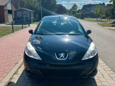 Gebraucht Peugeot 206+ 60 PS (44 kW) 2011 Schwarz Kleinwagen