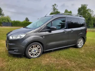 Gebraucht Ford Tourneo Courier Titanium 101 PS (74 kW) 2016 Grau Van / Kleinbus