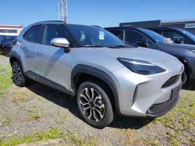 Neu Toyota Yaris Cross 131 PS (96 kW) 2026 Silber metallic SUV
