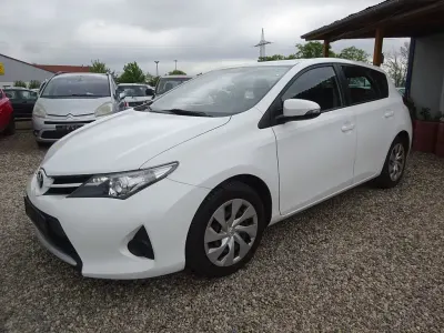 Gebraucht Toyota Auris Cool 99 PS (72 kW) 2015 Weiß Limousine