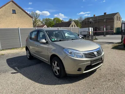 Brugt Dacia Sandero Lauréate 75 HK (55 kW) 2012 Grå Sedan