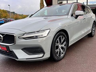 Grau Gebraucht 2024 Volvo V60 Core Kombi | 32.900 € (Guter Preis)