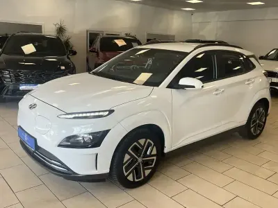 Gebraucht Hyundai Kona Select 100 kW (136 PS) 2022 Weiß SUV