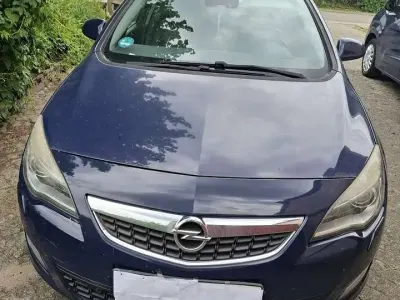Gebraucht Opel Astra Design Edition 125 PS (91 kW) 2011 Blau Kombi