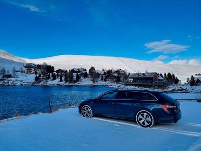 Second-hand Skoda Superb LAURIN & KLEMENT 280 CP (205 kW) 2015 Albastru Break