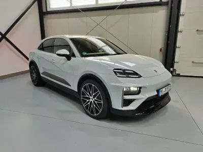 Usata Porsche Macan Turbo 469 kW (639 CV) 2024 Grigio SUV