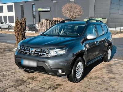 Grau Gebraucht 2023 Dacia Duster Essentiel SUV | 16.800 € (Fairer Preis)