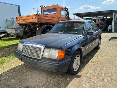 Second-hand Mercedes E230 132 CP (97 kW) 1991 Albastru Berlinǎ