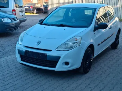 Second-hand Renault Clio III 75 CP (55 kW) 2012 Alb Hatchback