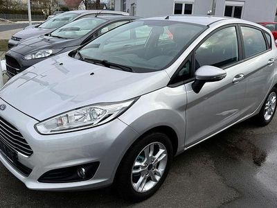 Gebraucht Ford Fiesta Trend 82 PS (60 kW) 2015 Silber Limousine