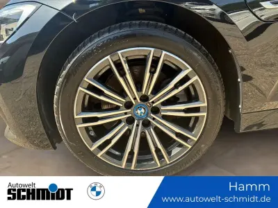 Gebraucht BMW 320e M Sport 204 PS (150 kW) 2022 Schwarz Limousine