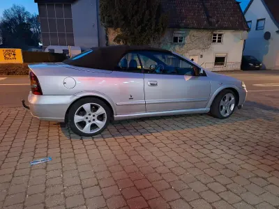 Begagnad Opel Astra Cabriolet 125 HK (91 kW) 2005 Silver Cab