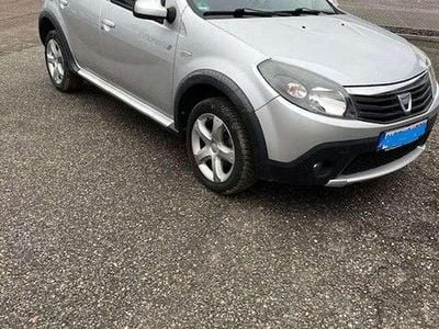 Gebraucht Dacia Sandero Stepway 84 PS (61 kW) 2012 Platingrau Kleinwagen