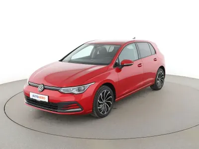 Używany VW Golf VIII Active 2022 Czerwony Sedan/Limuzyna