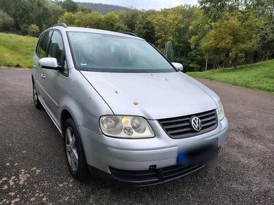 Second-hand VW Touran 115 CP (84 kW) 2005 Argintiu Monovolum