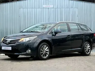 Usata Toyota Avensis Life 147 CV (108 kW) 2012 Blu Station wagon