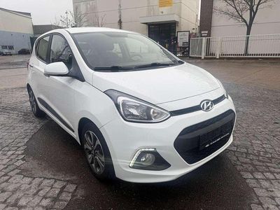 Gebraucht Hyundai i10 Style 87 PS (63 kW) 2015 Polar white / sol Kleinwagen