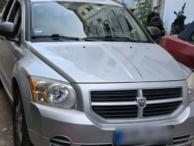 Gebraucht Dodge Caliber 150 PS (110 kW) 2010 Grau Kleinwagen