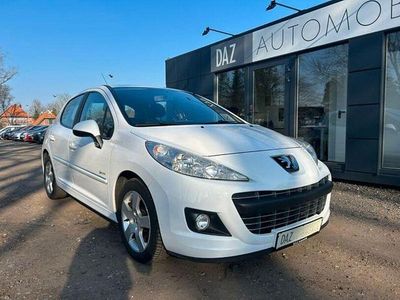 Gebraucht Peugeot 207 Forever 92 PS (67 kW) 2012 Weiß Limousine