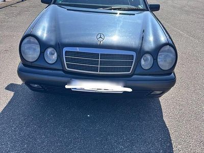 Mercedes E200