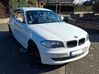 Gebraucht BMW 116 122 PS (89 kW) 2011 Weiß Kleinwagen