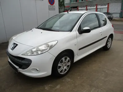 Gebraucht Peugeot 206+ Basis 60 PS (44 kW) 2009 Weiß Kleinwagen
