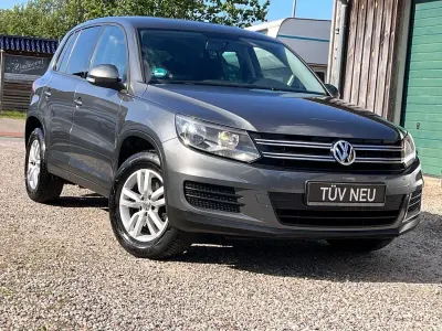 Gebraucht VW Tiguan Trendline 125 PS (91 kW) 2015 Grau SUV