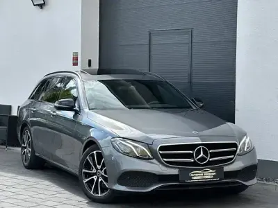 Gebraucht Mercedes E220 Avantgarde 194 PS (142 kW) 2020 Grau Limousine
