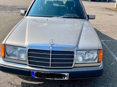 Usata Mercedes E230 185 CV (136 kW) 1990 Argento Berlina