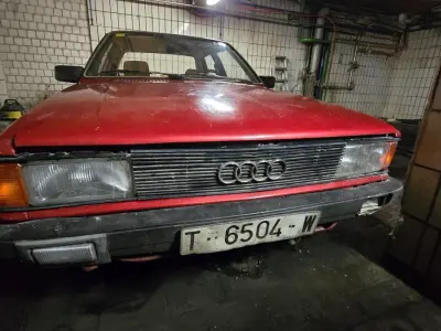 Używany Audi 80 Basis 70 KM (51 kW) 1985 Czerwony Sedan/Limuzyna