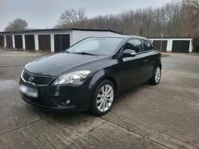 Używany Kia Ceed 125 KM (91 kW) 2011 Czarny Hatchback