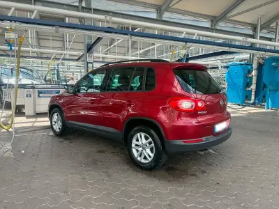 Gebraucht VW Tiguan 140 PS (102 kW) 2009 Rot SUV