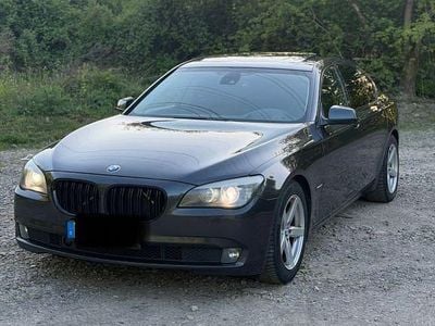 Second-hand BMW 730 Sport Line 245 CP (180 kW) 2010 Gri Berlinǎ